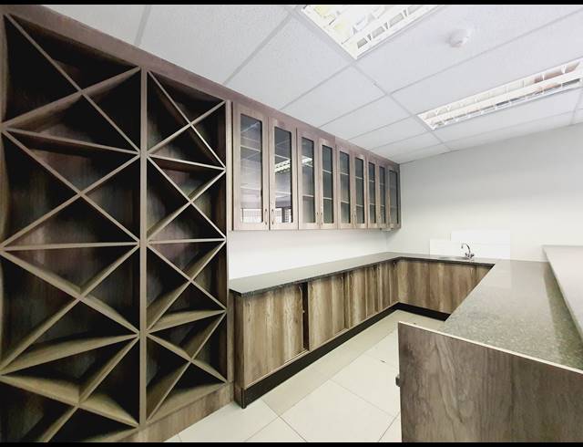 3,230M² BUSINESS TO LET IN VORNA VALLEY